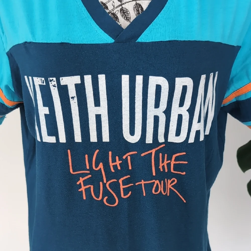 Keith Urban Light the Fuse Tour T-Shirt - Picture 2 of 5